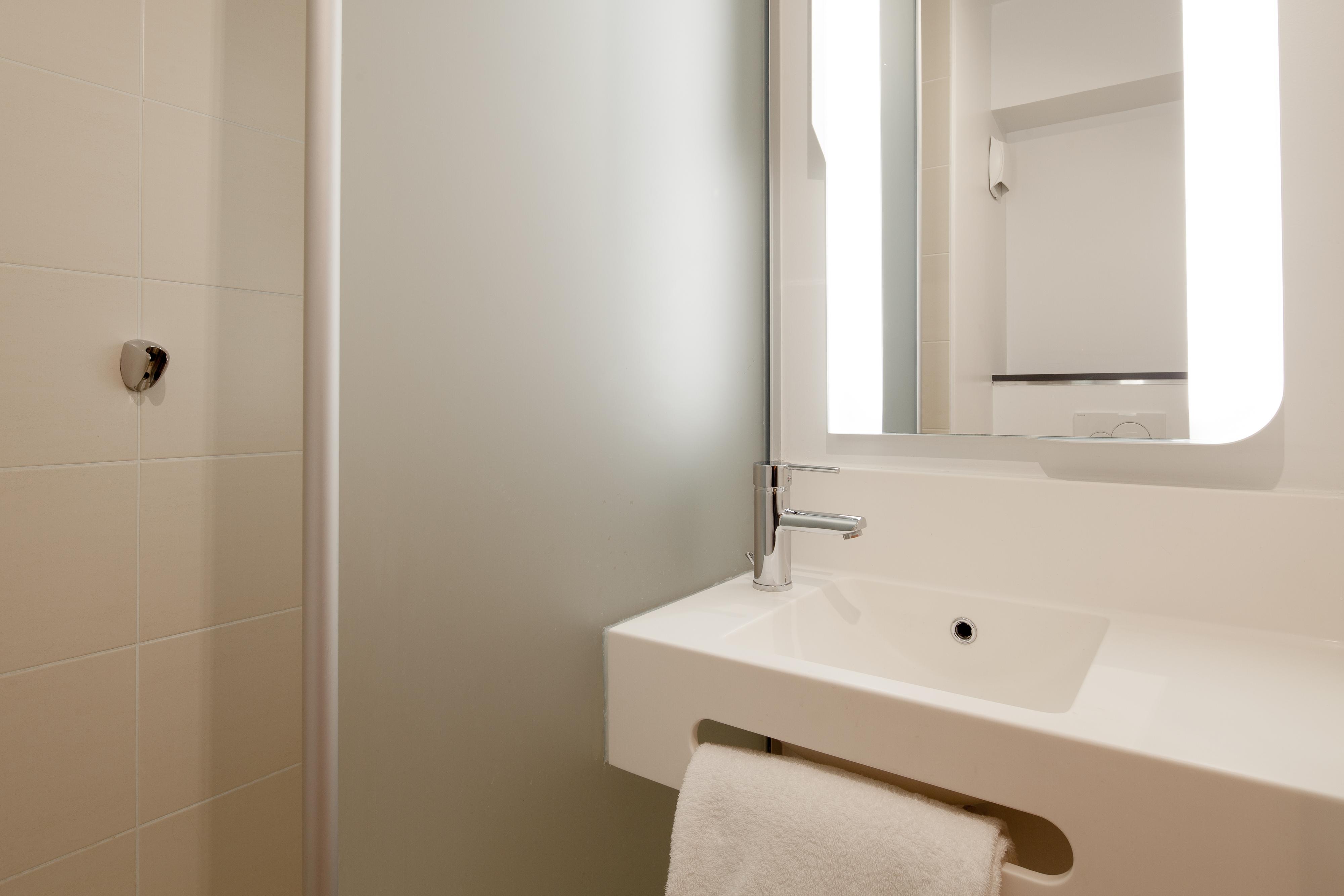 B&B Hotel Paris Saint-Denis Pleyel Bagian luar foto