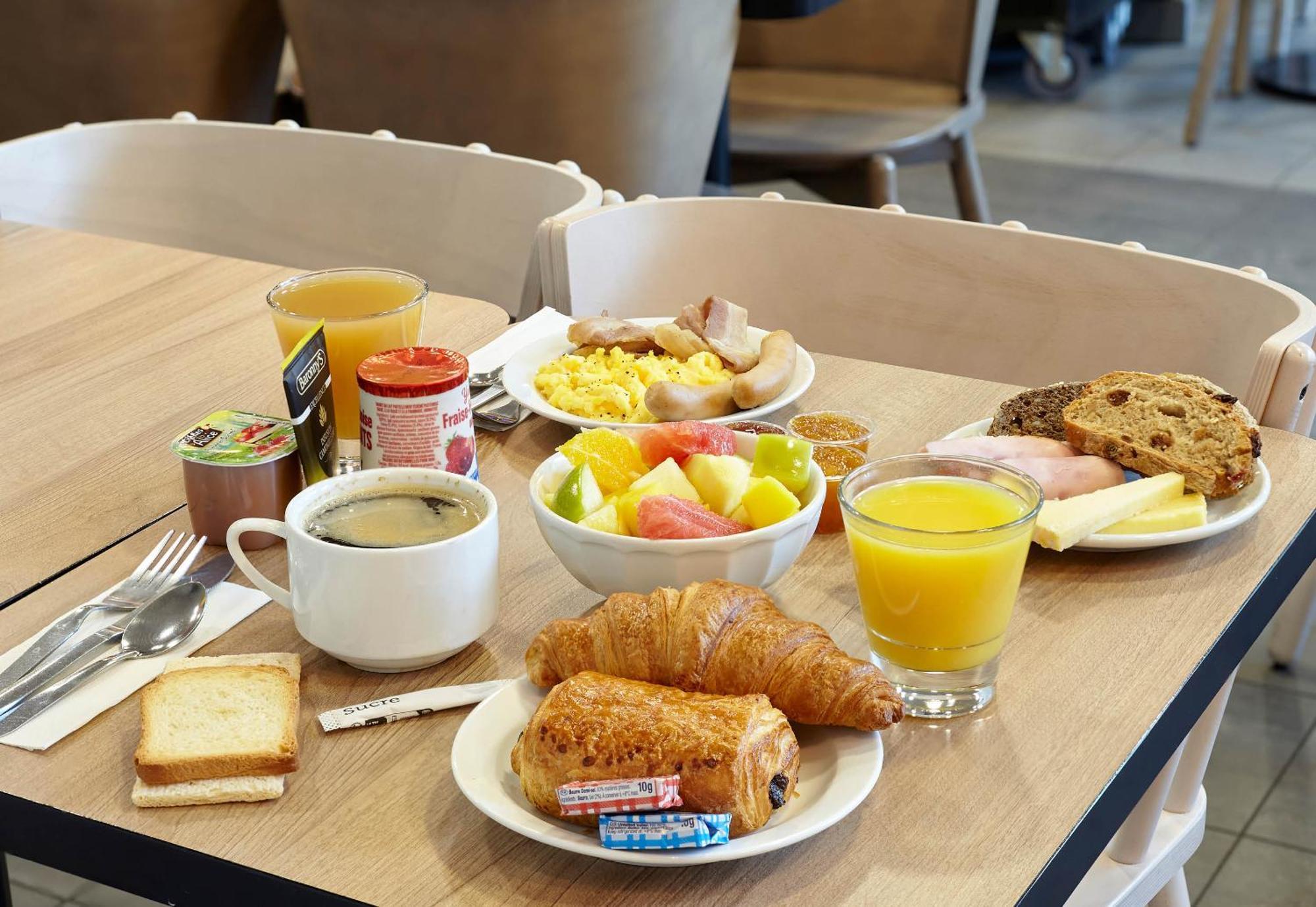 B&B Hotel Paris Saint-Denis Pleyel Bagian luar foto